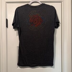 American Eagle Outfitters Dark Gray T-Shirt with Tiger Graphic